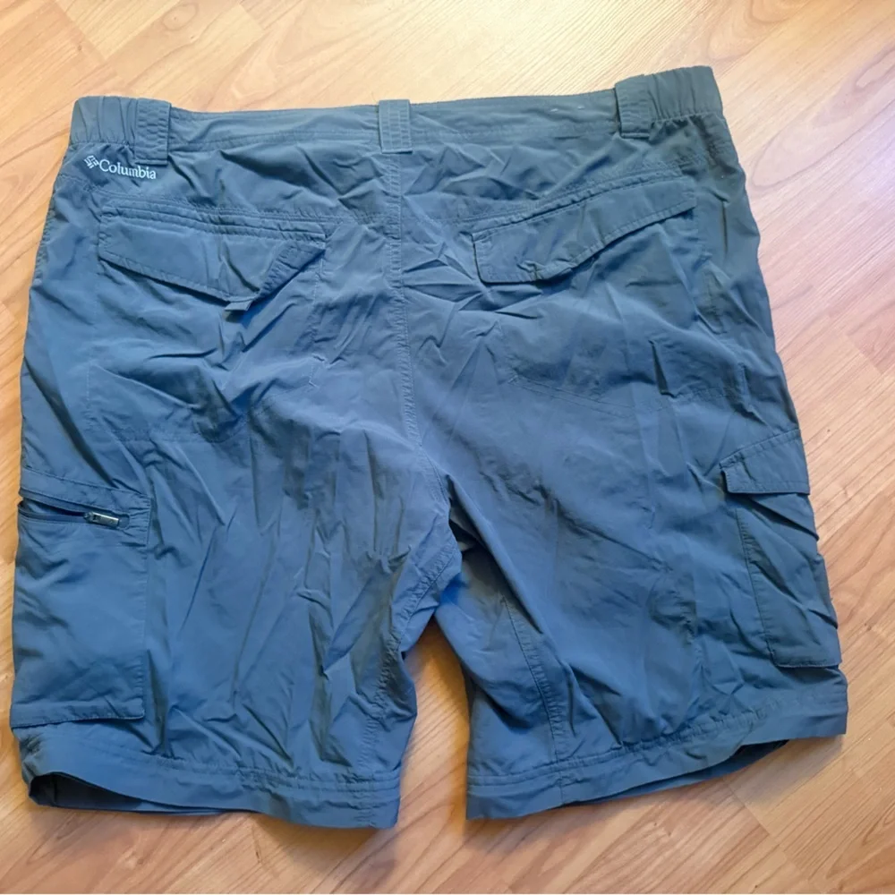 Columbia Mens Shorts 42x32 Black Cargo Pocket Omni Shield. 549